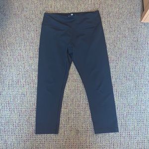 Black 90 degree cropped leggings , size large.